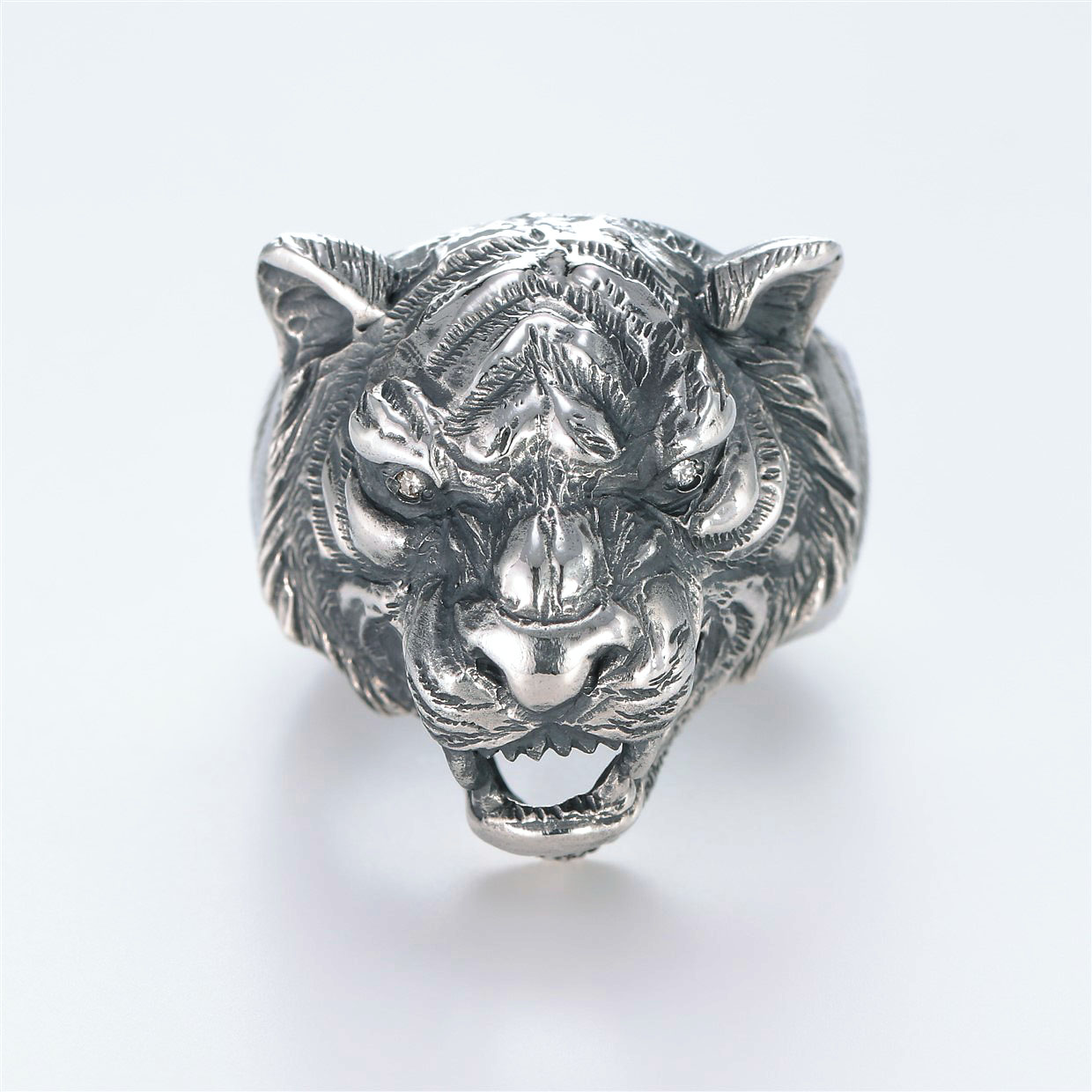 宝石ダイヤモンドを使ったアニマルのデザインが特徴的な銀風指輪の商品写真です。型番：GP101002-01 画像その1