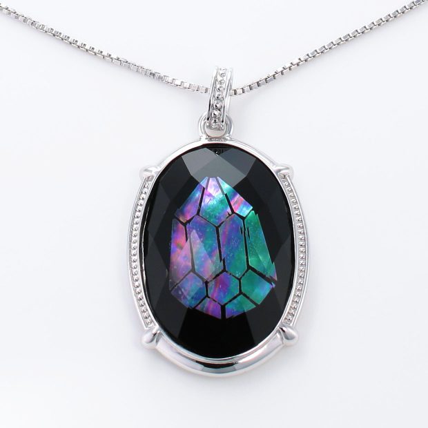 宝石クォーツ・水晶を使った和風のデザインが特徴的な和の彩ネックレス/ペンダントの商品写真です。型番：CR201008-01~02 画像その2
