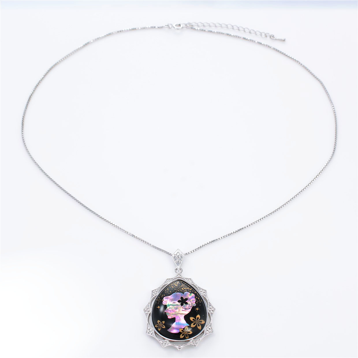 宝石クォーツ・水晶を使った和風のデザインが特徴的な和の彩ネックレス/ペンダントの商品写真です。型番：CR201009-01~02 画像その1