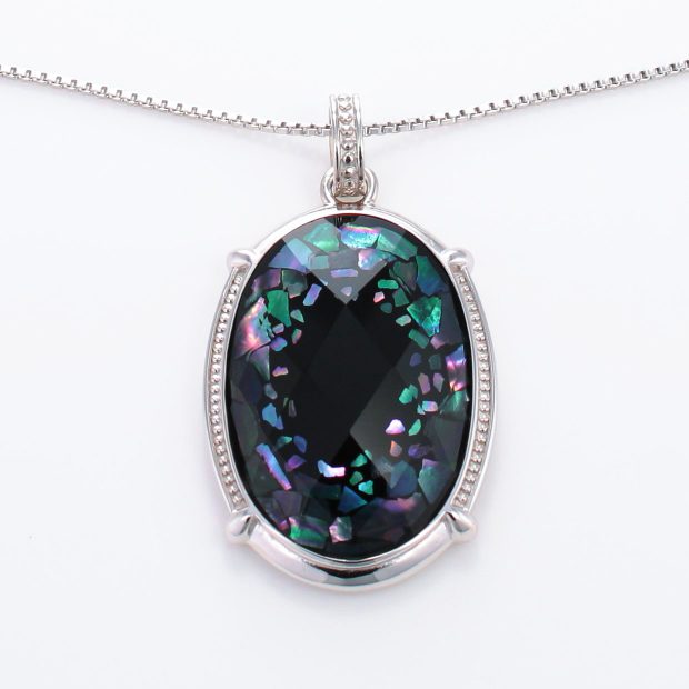 宝石クォーツ・水晶を使った和風のデザインが特徴的な和の彩ネックレス/ペンダントの商品写真です。型番：CR201016-01 画像その2