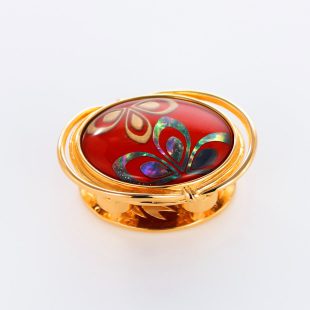 宝石クォーツ・水晶を使った花と和風のデザインが特徴的な和の彩帯留めの商品写真です。型番：CR601001-01~02 画像その1