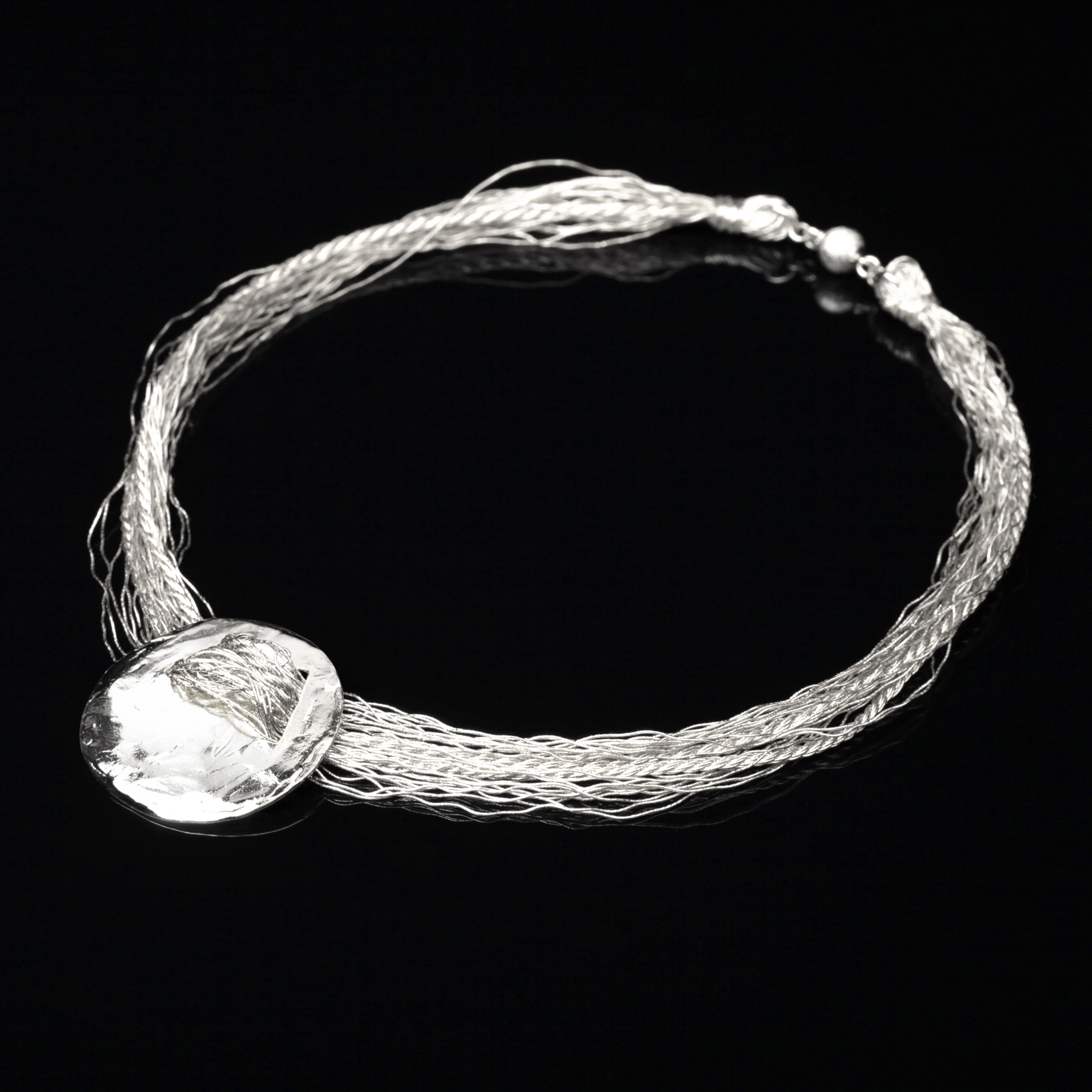 和の彩　金銀糸ネックレス/ペンダントの商品写真です。型番：658-925 画像その1