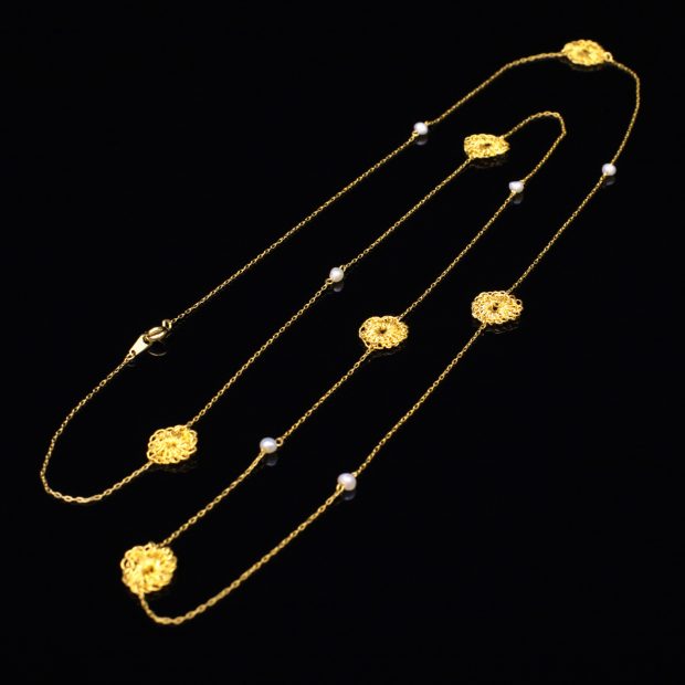 花のデザインが特徴的な和の彩　金銀糸ネックレス/ペンダントの商品写真です。型番：659-071 画像その1