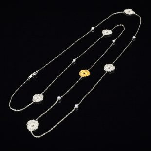 花のデザインが特徴的な和の彩　金銀糸ネックレス/ペンダントの商品写真です。型番：659-072 画像その1