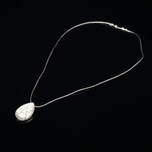 宝石クォーツ・水晶を使った和の彩　金銀糸ネックレス/ペンダントの商品写真です。型番：659-152 画像その2