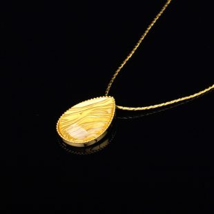 宝石クォーツ・水晶を使った和の彩　金銀糸ネックレス/ペンダントの商品写真です。型番：659-153 画像その2