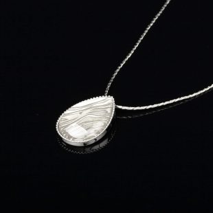 宝石クォーツ・水晶を使った和の彩　金銀糸ネックレス/ペンダントの商品写真です。型番：659-154 画像その2