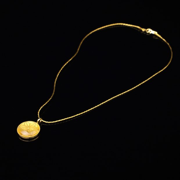 宝石クォーツ・水晶を使った和の彩　金銀糸ネックレス/ペンダントの商品写真です。型番：659-155 画像その1