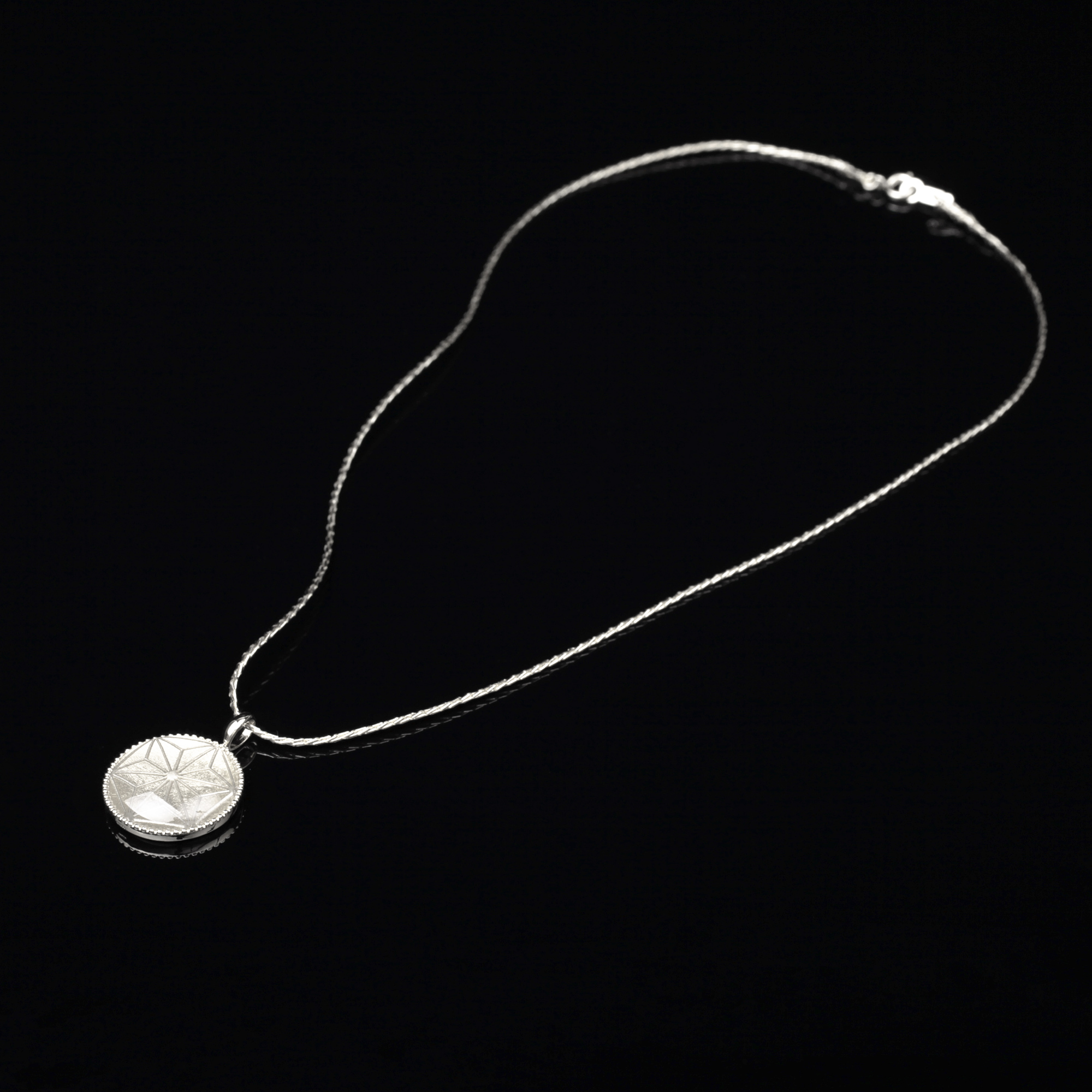 宝石クォーツ・水晶を使った和の彩　金銀糸ネックレス/ペンダントの商品写真です。型番：659-156 画像その1