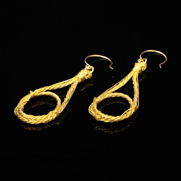 和の彩　金銀糸ピアスとイヤリングの商品写真です。型番：658-940 画像その1