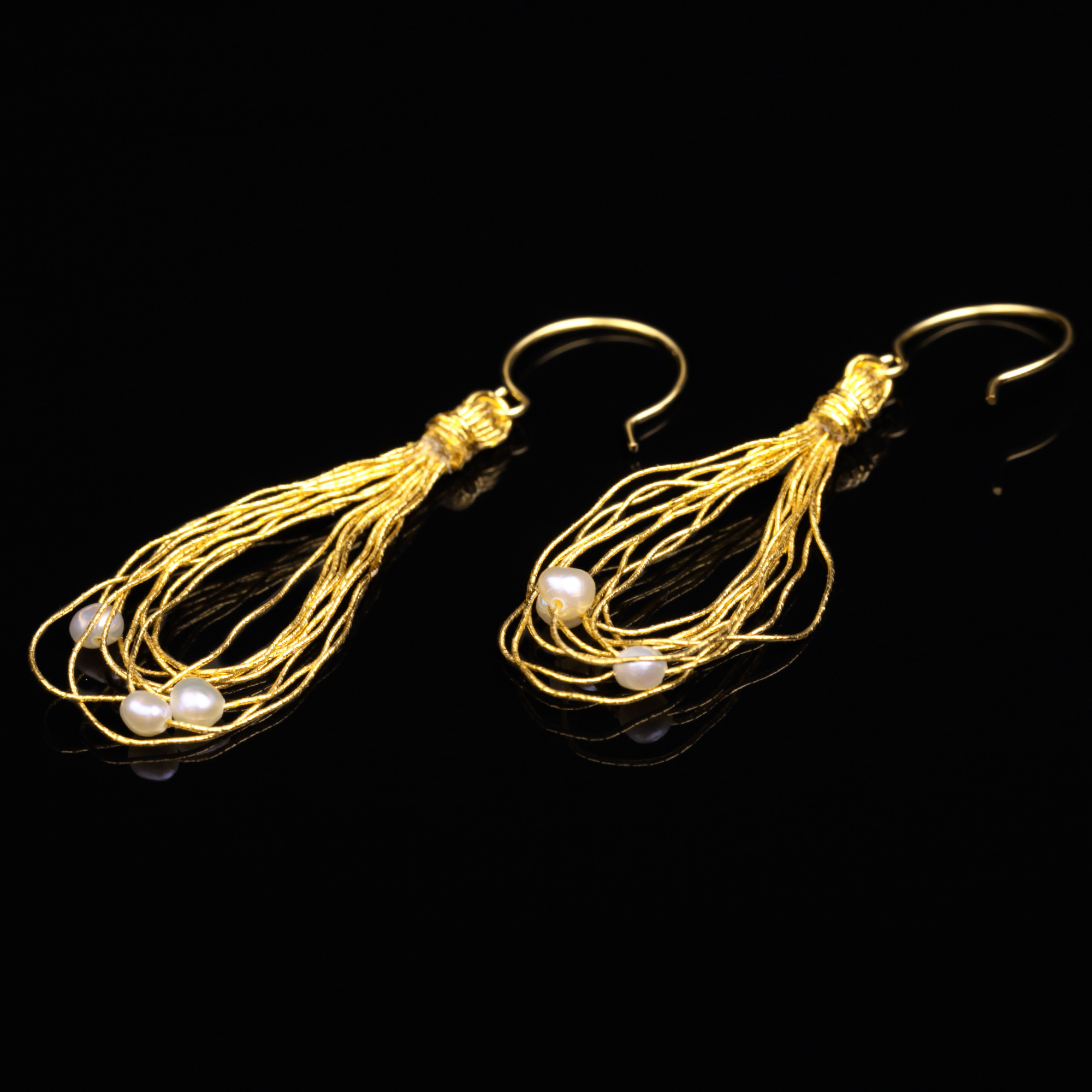 和の彩　金銀糸ピアスとイヤリングの商品写真です。型番：658-944 画像その1